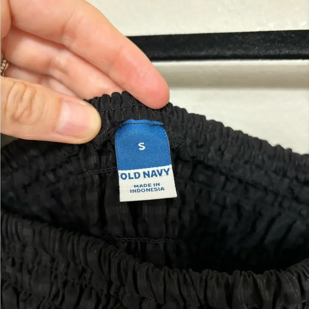 Old Navy Fitted Puff-Sleeve Smocked Top in Black Jack - Size S